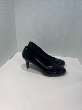 comfort plus by Predictions Black Patent Mid-Heel Pump